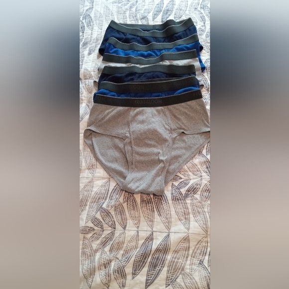 NWOT Fruit of the Loom Briefs 6 pk - Picture 4 of 5